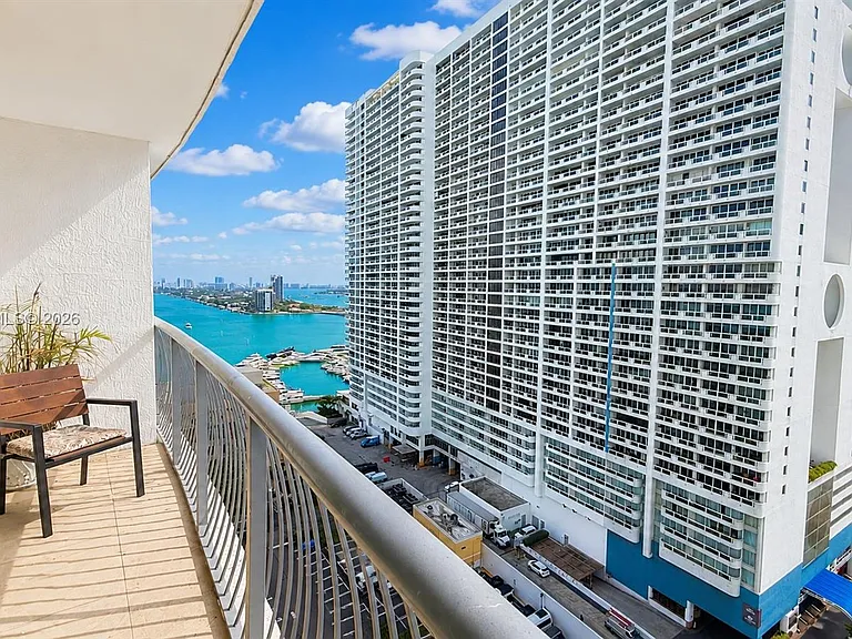 1750 N Bayshore Dr #1908 — Photo 2