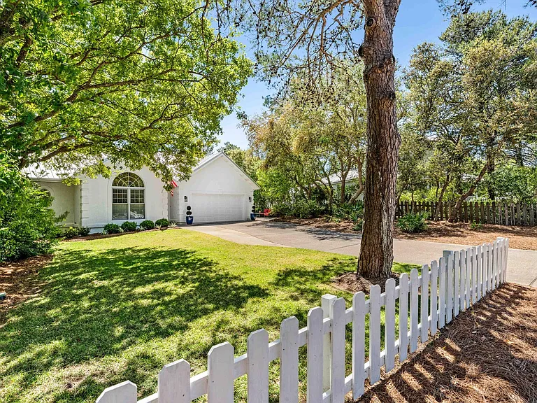 220 Seabreeze Cir — Photo 54