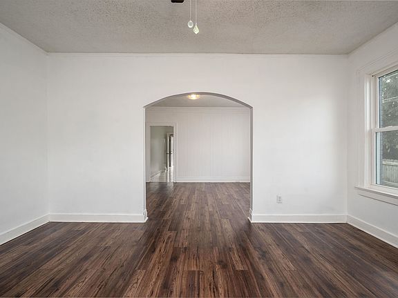 4th image of 855 Maury St