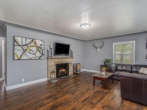 3rd image of 1426 Sunnyside Dr
