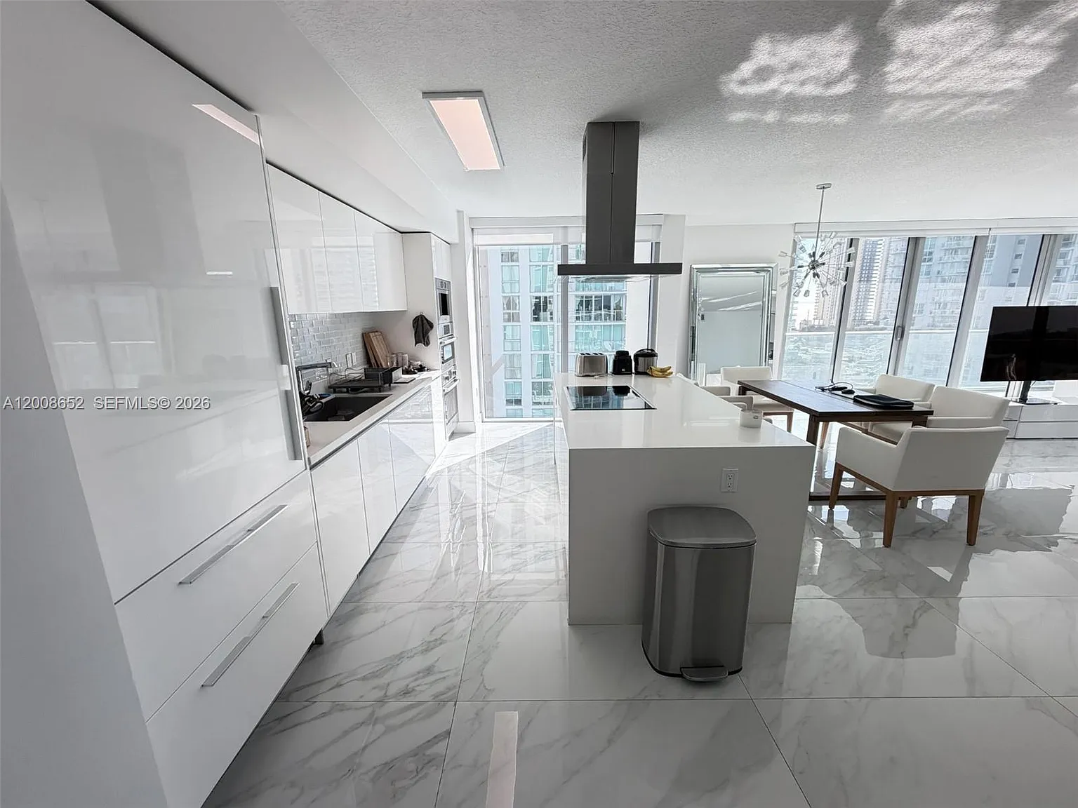 Parque Towers Condo — Photo 3