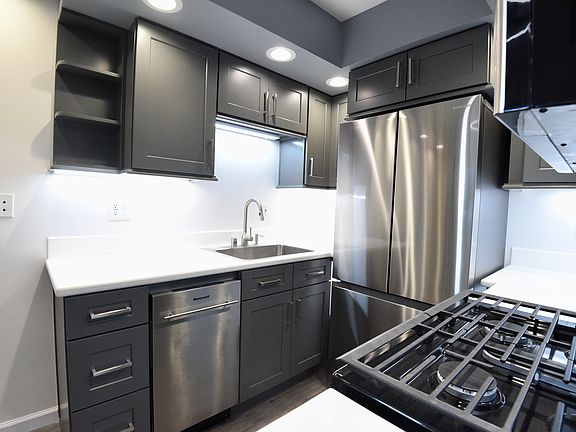 5th image of 1436 Barry Ave APT 4