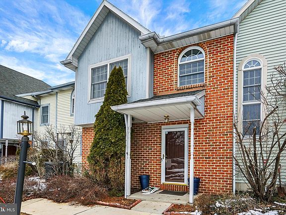 4th image of 1947 Deer Path Rd