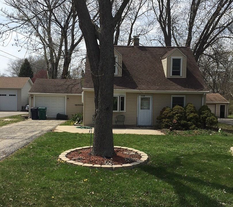 1st image of 1236 S Lloyd Ave