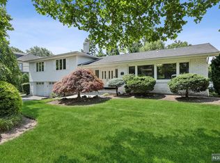 17 Priscilla Ln, Englewood Cliffs, NJ