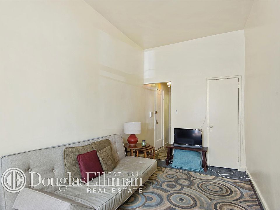 2nd image of 415 W 46th St APT 1D