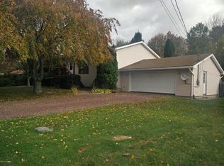 46 Charter Dr, Mountain Top, PA 18707
