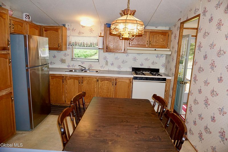3rd image of 2613 N Shore Road