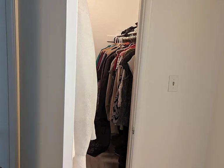 306 E Ludlow Dr #B — Photo 16
