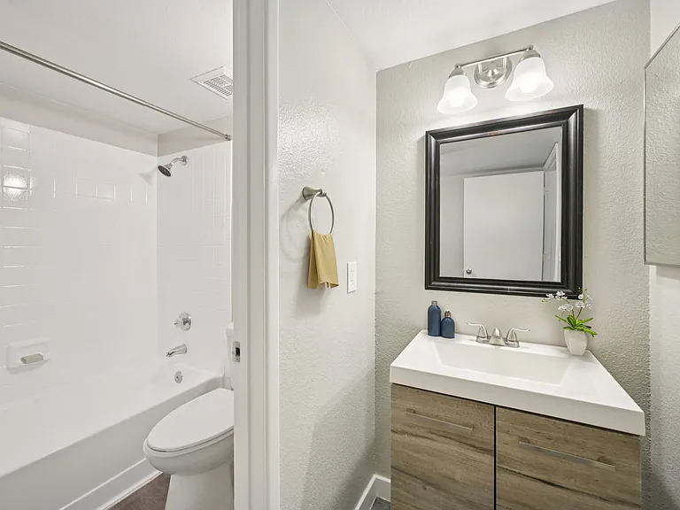 Jade Ridge Apartments — Photo 86