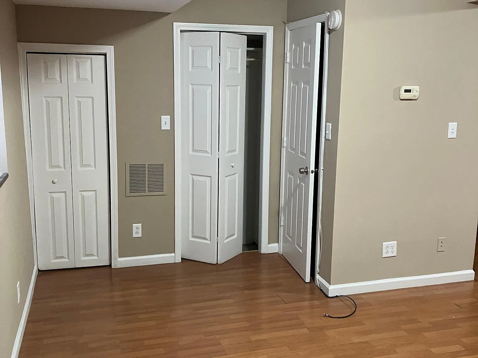 410 Dixon St — Photo 2