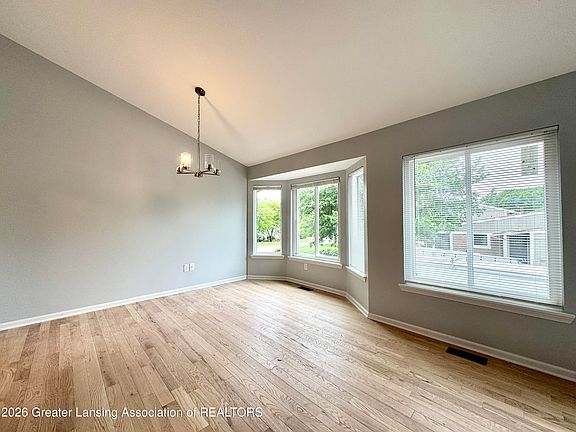 2nd image of 1104 Washington Cir