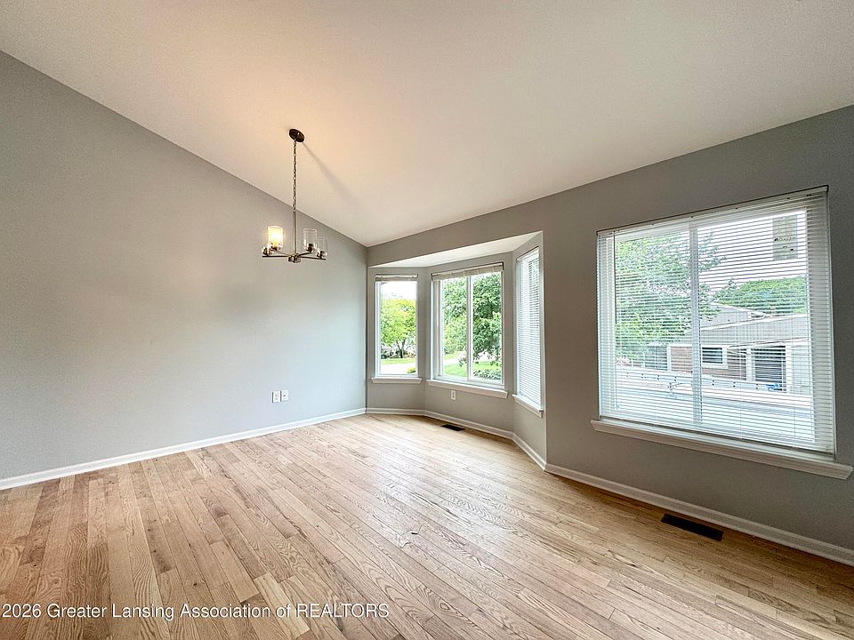 1st image of 1104 Washington Cir