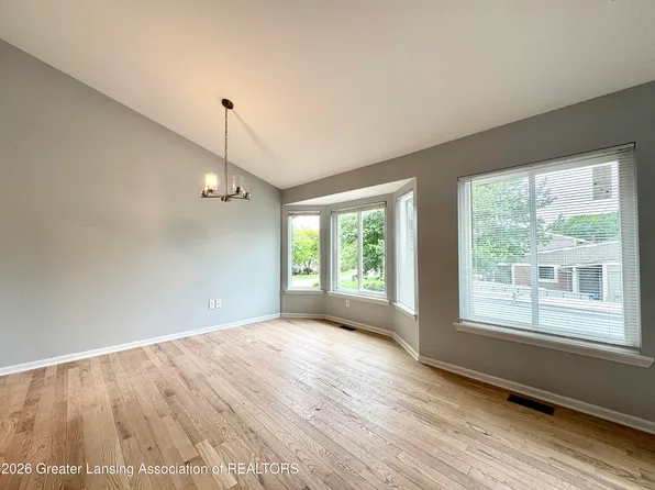 1104 Washington Cir, Northville, MI 48167