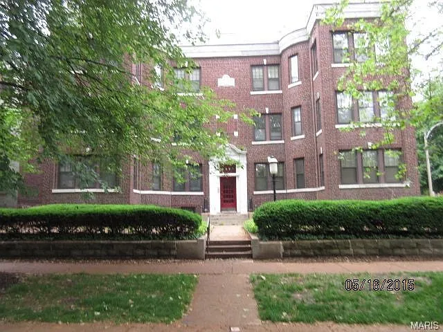 5501 Waterman Blvd APT E photo 1