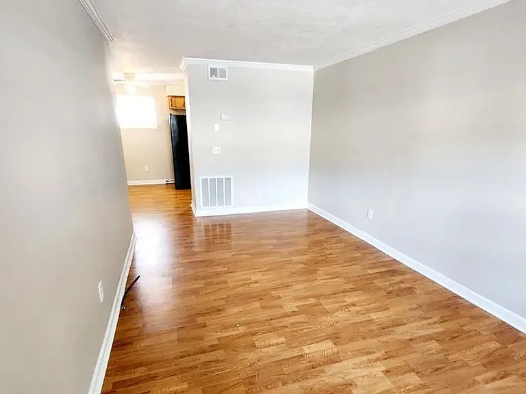 915 Moreland Dr — Photo 16