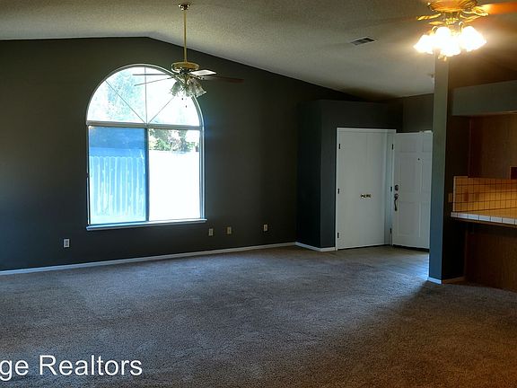 3rd image of 789 Wildwood Dr
