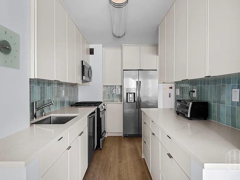 205 W End Ave #15M — Photo 9
