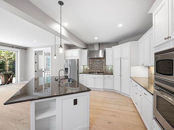 4th image of 5005 69th Avenue Ct W