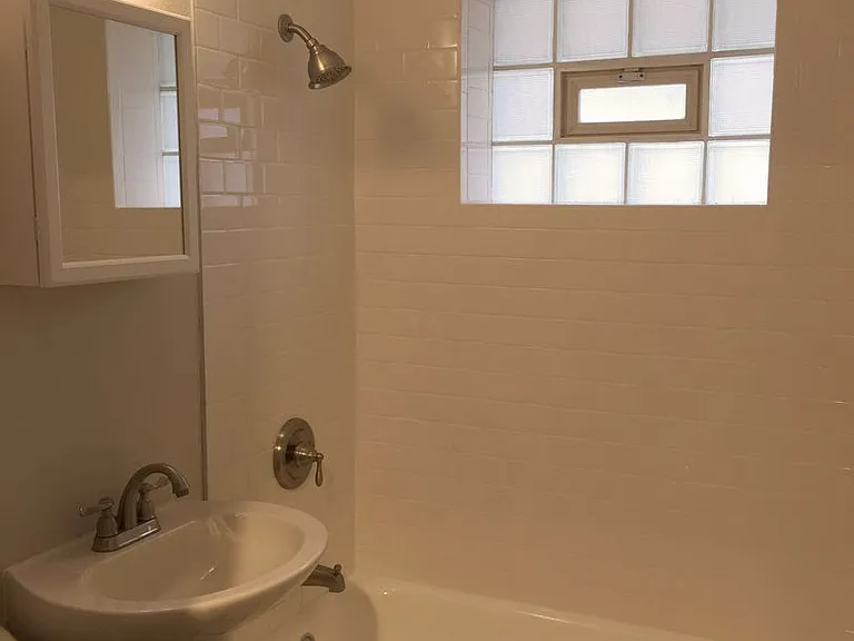 1402 Grandview Dr — Photo 2