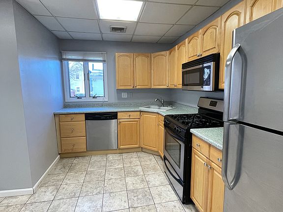 2nd image of 36 De Hart Ave #1R