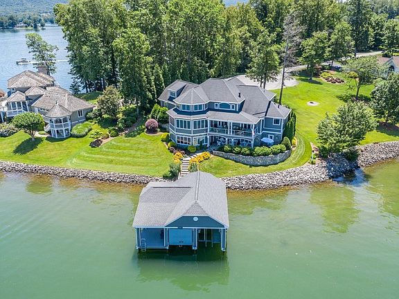 3rd image of 185 Blackwater Cir