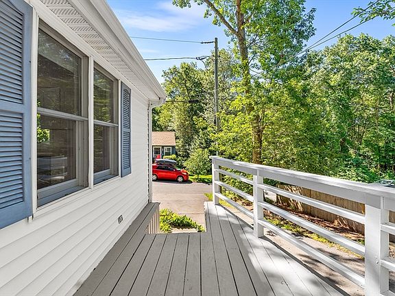 4th image of 63 Briggs Ave