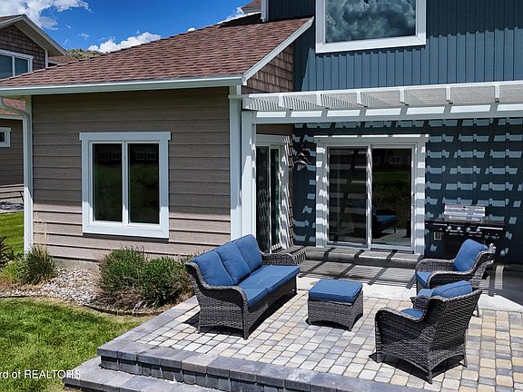 3rd image of 157 Creekside Ln