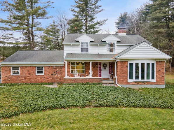 705 St Davids Lane, Niskayuna, NY 12309