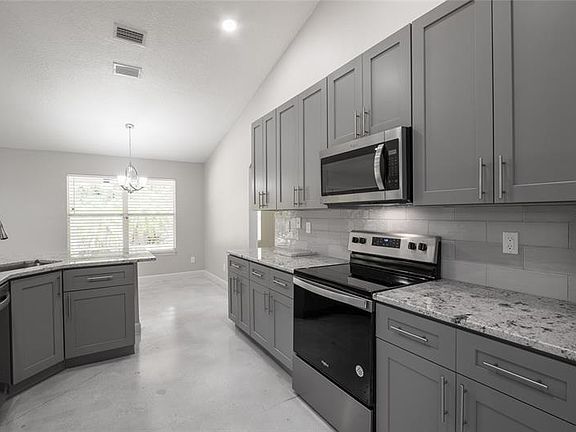 3rd image of 34327 Shadewood Cir