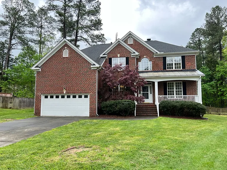 1006 Goldenview Ct — Photo 2