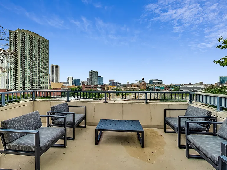 600 N Kingsbury St #809 — Photo 22