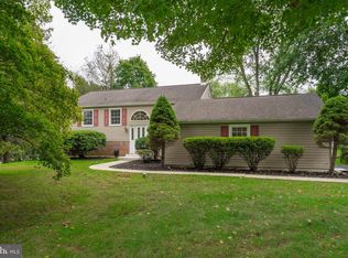 914 Vista Dr, West Chester, PA 19380