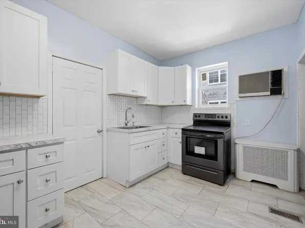 36 62nd St, Philadelphia, PA 19139
