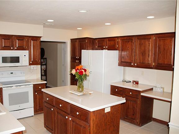 5th image of 2 Chelsea Cir