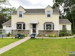 11 Hines Ave, Mahwah, NJ 07430