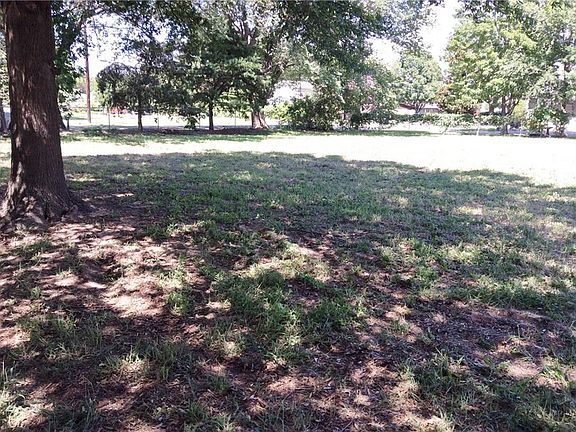 4th image of 801 Beverly Dr
