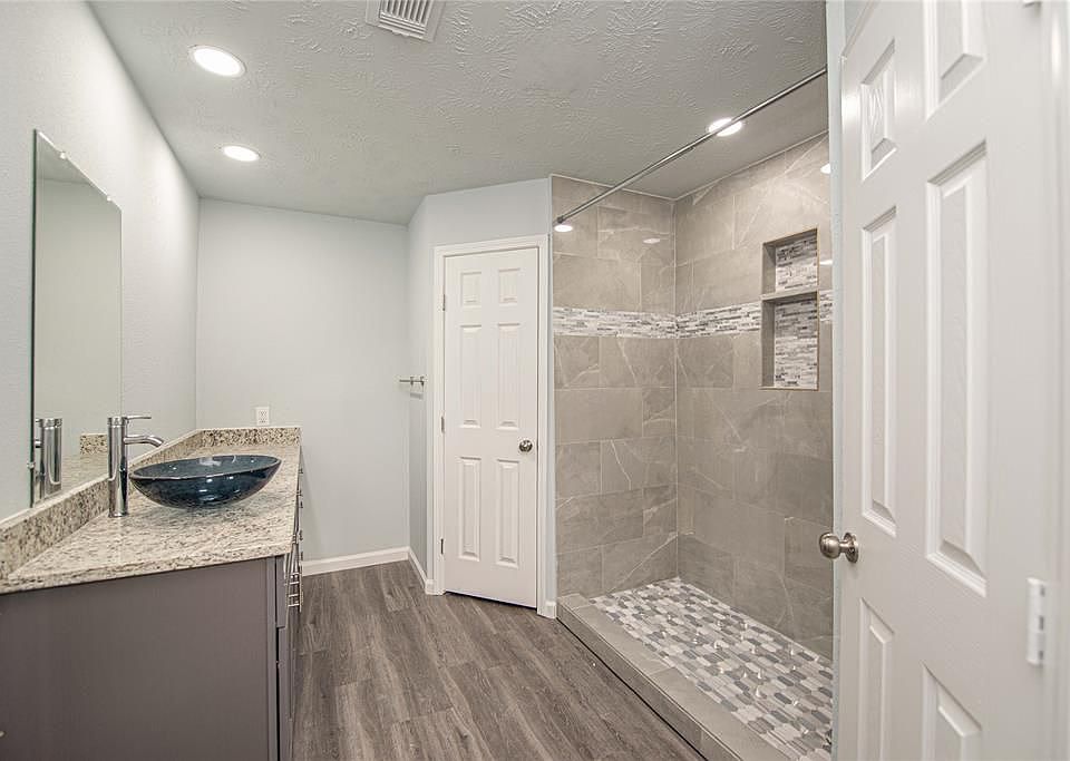 1st image of 15822 Bazelbriar Ln