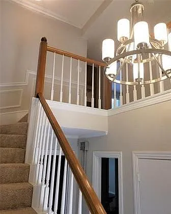 Open and bright entry way.
