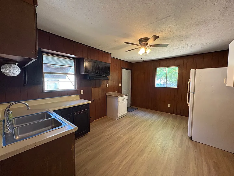 513 Sassafras Ave — Photo 3