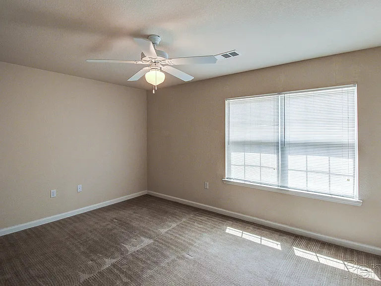 Holston Ridge Apartments — Photo 9
