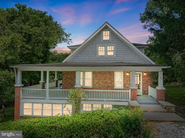 964 Fillmore St, Harpers Ferry, WV 25425