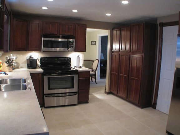 4th image of 8224 Glencrest Dr