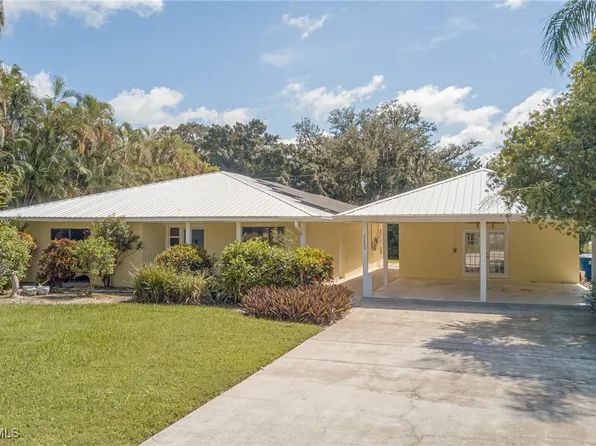 2220 Violet Dr, Fort Myers, FL 33905