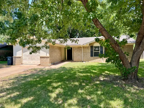 2207 Clover Park Dr, Arlington, TX 76013