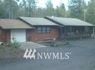 221 N Suncrest Dr, Hoodsport, WA 98548
