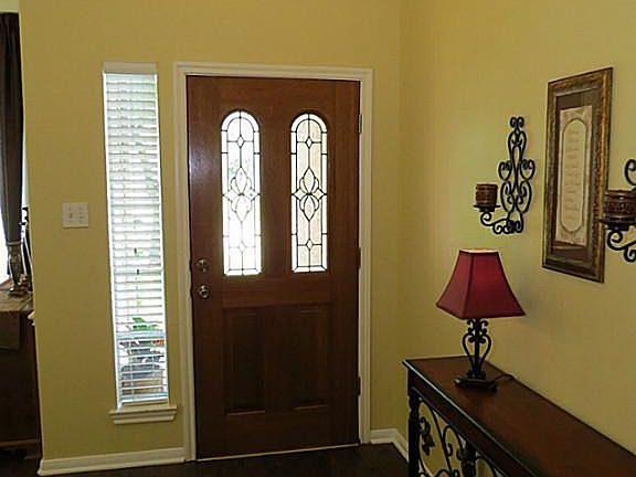 Mahogany Leaded Glass Door, Crown Moulding, High Ceilings