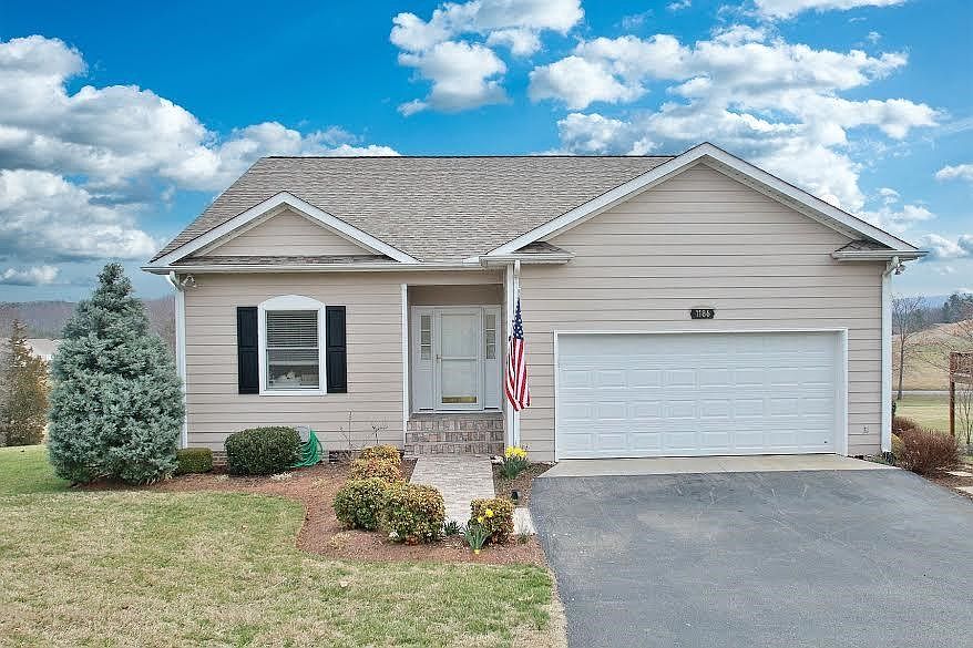 1186 8th Fairway Lane