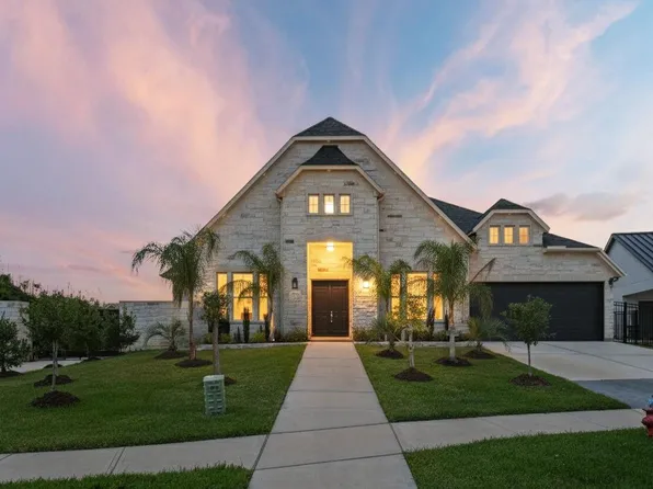 508 Amalfi Dr, Kemah, TX 77565