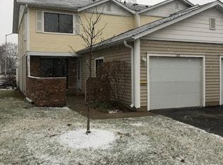 128 N Waterford Dr, Schaumburg, IL 60194